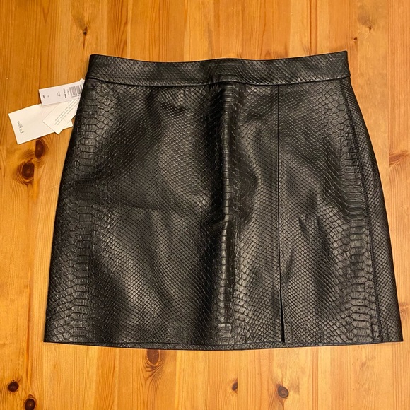 Aritzia Wilfred New Patio Leather Mini Skirt High Waisted Vegan Cocktail Python - Picture 6 of 15